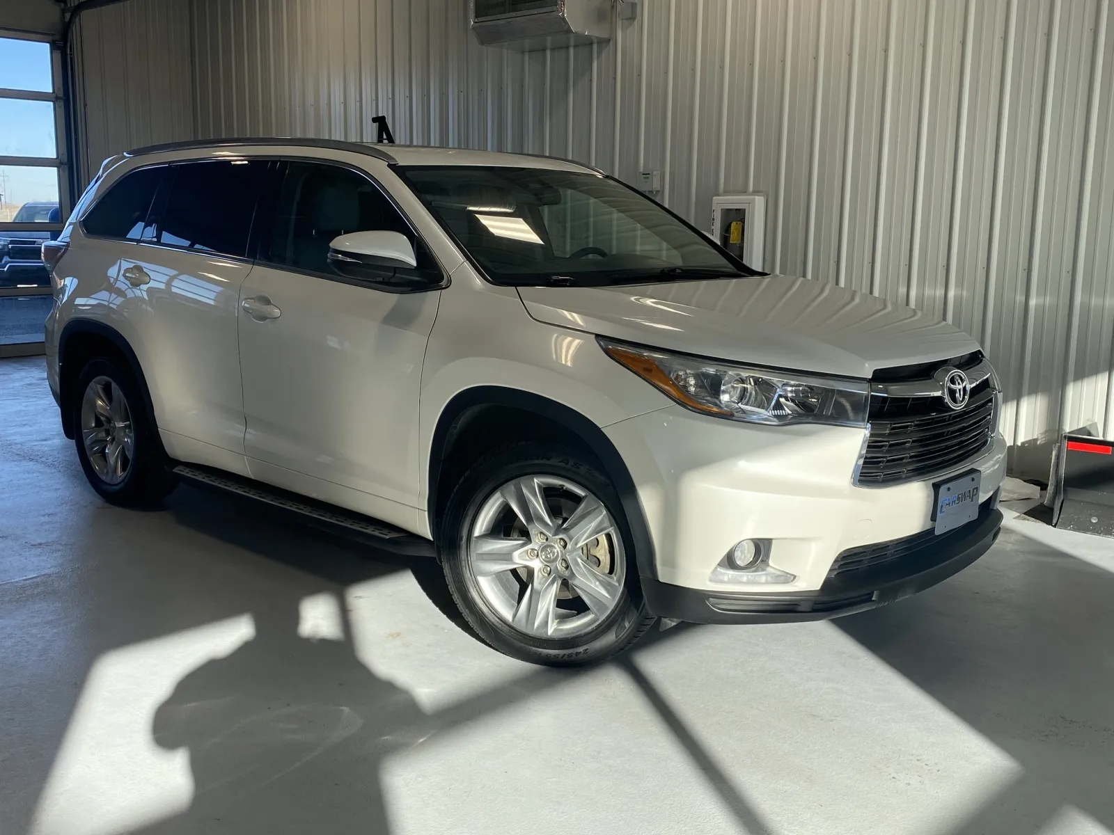 White 2015 Toyota Highlander Limited for sale in Tea, SD