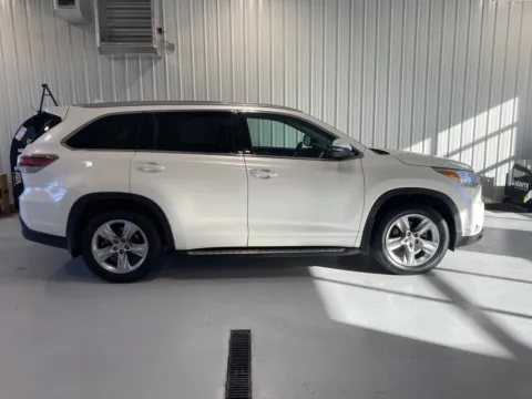 Photos of 2015 Toyota Highlander Limited for sale in Tea, SD at Car Swap