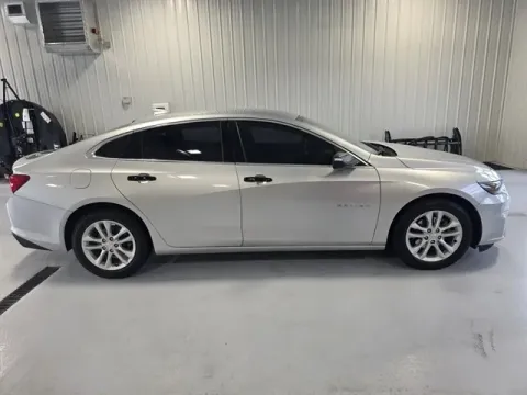 Photos of 2018 Chevrolet Malibu LT for sale in Tea, SD at CarSwap