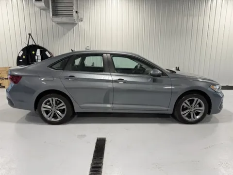 Photos of 2022 Volkswagen Jetta 1.5T SE for sale in Tea, SD at Car Swap