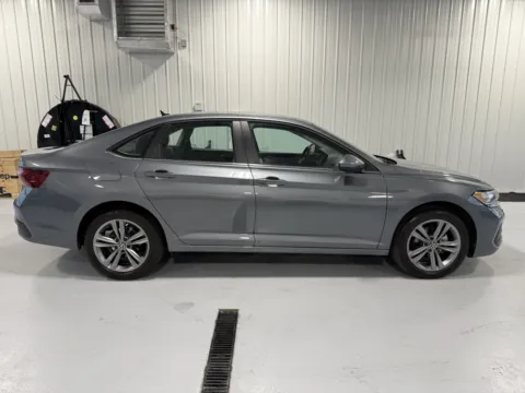 Photos of 2022 Volkswagen Jetta 1.5T SE for sale in Tea, SD at Car Swap