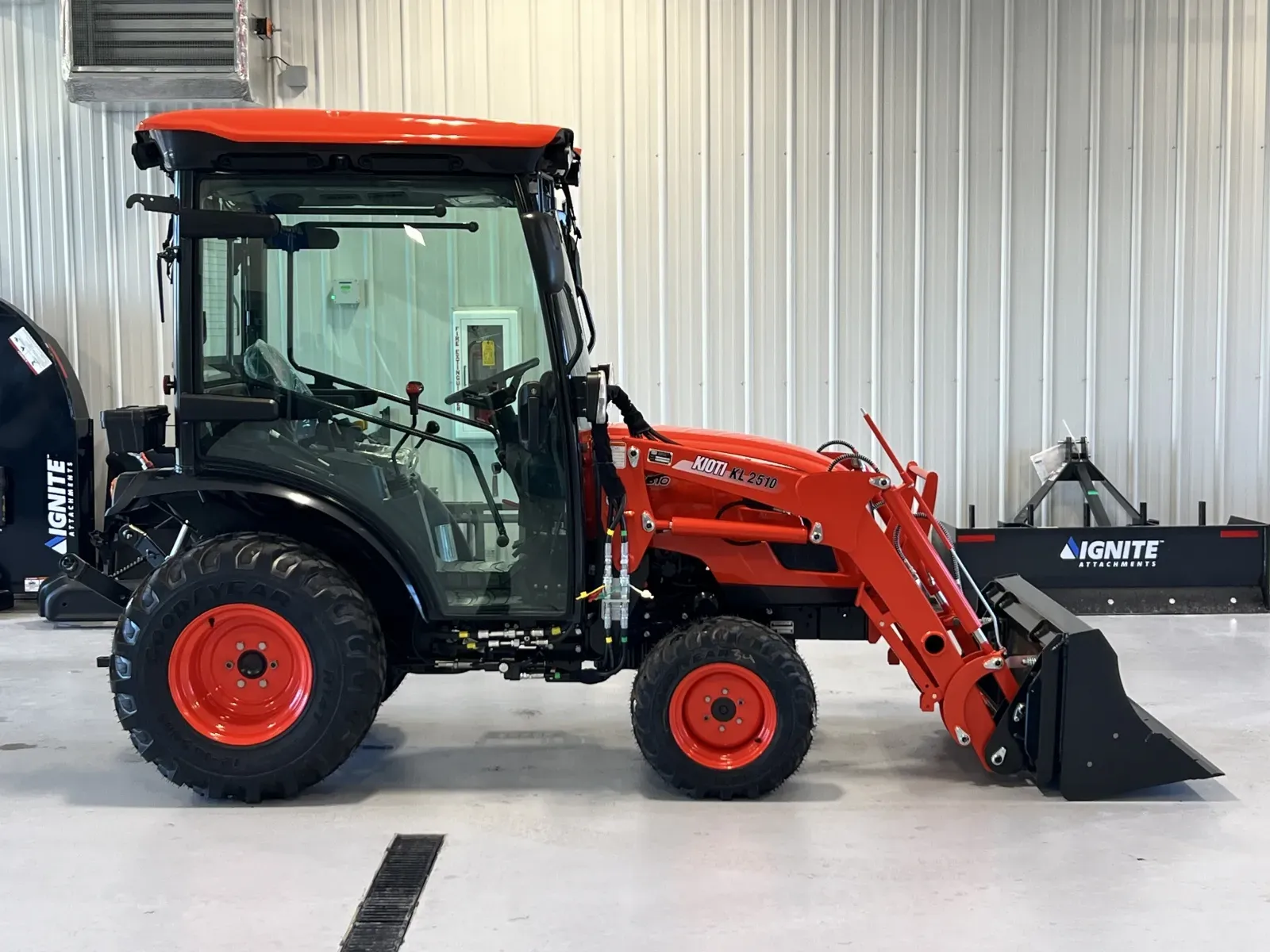 Kioti CX2510HCB photo 2