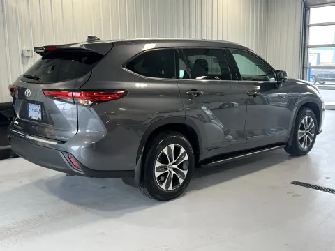 Another view of 2020 Toyota Highlander XLE for sale in Tea, SD at CarSwap
