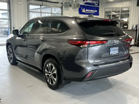 More photos of 2020 Toyota Highlander XLE at CarSwap, SD