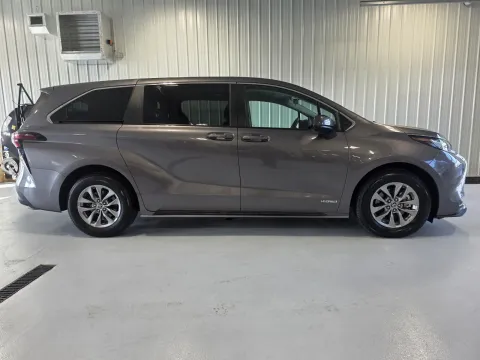 Photos of 2021 Toyota Sienna LE for sale in Tea, SD at Car Swap