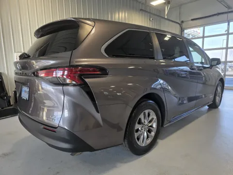 Another view of 2021 Toyota Sienna LE for sale in Tea, SD at Car Swap