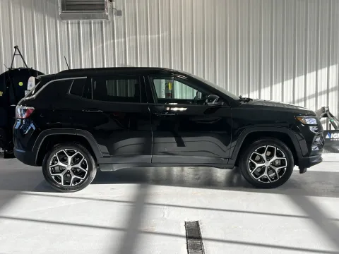 Photos of 2024 Jeep Compass Limited for sale in Tea, SD at CarSwap