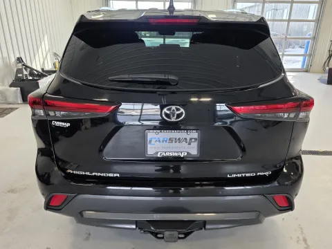 More photos of 2021 Toyota Highlander Limited at CarSwap, SD