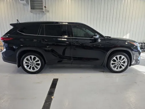 Photos of 2021 Toyota Highlander Limited for sale in Tea, SD at CarSwap