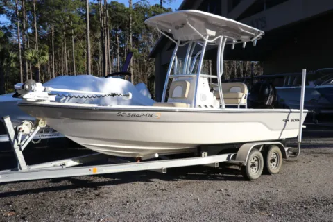 Photos of 2019 Sea Born FX21 Bay for sale in Bluffton, SC at Longshore Boats Bluffton