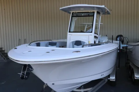 More photos of 2026 Robalo R250 Center Console at Longshore Boats Bluffton, SC