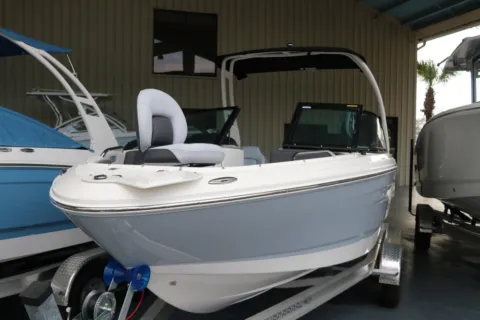 Photos of 2026 Chaparral 21 SSi Ski & Fish OB for sale in Bluffton, SC at Longshore Boats Bluffton