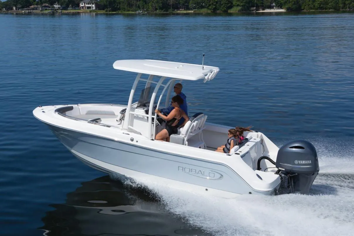 2026 Robalo R222 Explorer