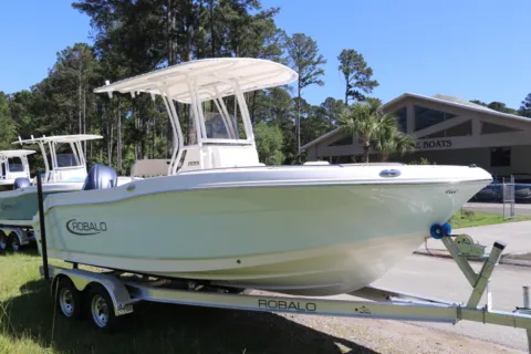 Photos of 2026 Robalo R200 Center Console for sale in Bluffton, SC at Longshore Boats Bluffton