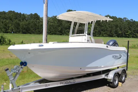 More photos of 2026 Robalo R200 Center Console at Longshore Boats Bluffton, SC