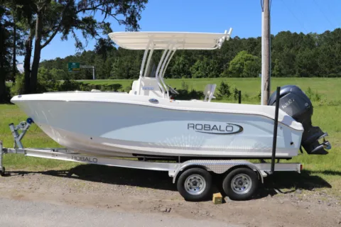 More photos of 2026 Robalo R200 Center Console at Longshore Boats Bluffton, SC