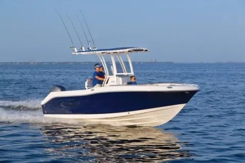 Photos of 2026 Robalo R200 Center Console for sale in Bluffton, SC at Longshore Boats Bluffton