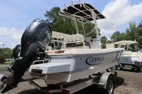 More photos of 2025 Robalo 206 Cayman at Longshore Boats Bluffton, SC
