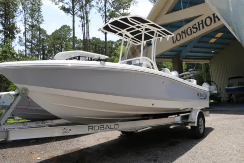 Another view of 2025 Robalo 206 Cayman for sale in Bluffton, SC at Longshore Boats Bluffton