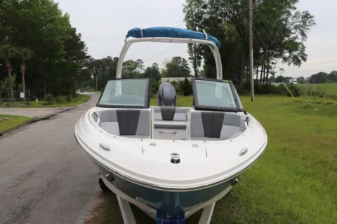 Another view of 2026 Chaparral 21 SSi OB for sale in Bluffton, SC at Longshore Boats Bluffton