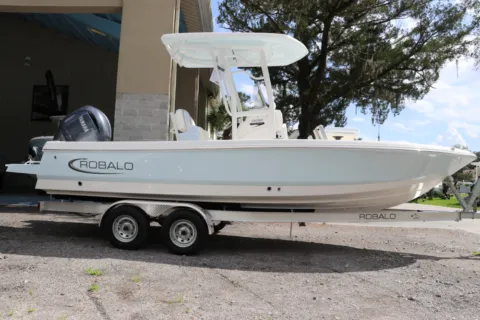 Photos of 2025 Robalo 226 Cayman for sale in Bluffton, SC at Longshore Boats Bluffton