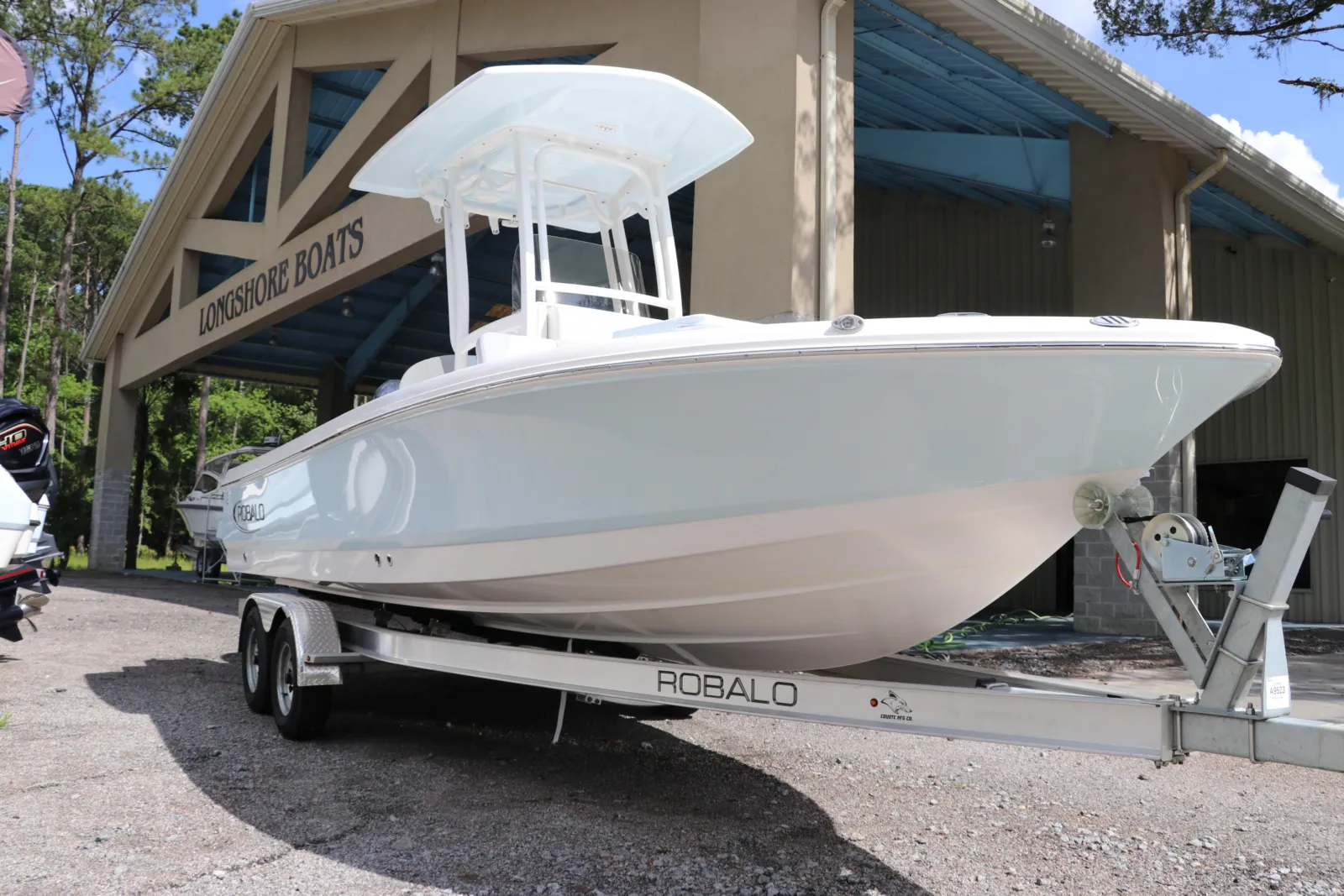 2025 Robalo 226 Cayman