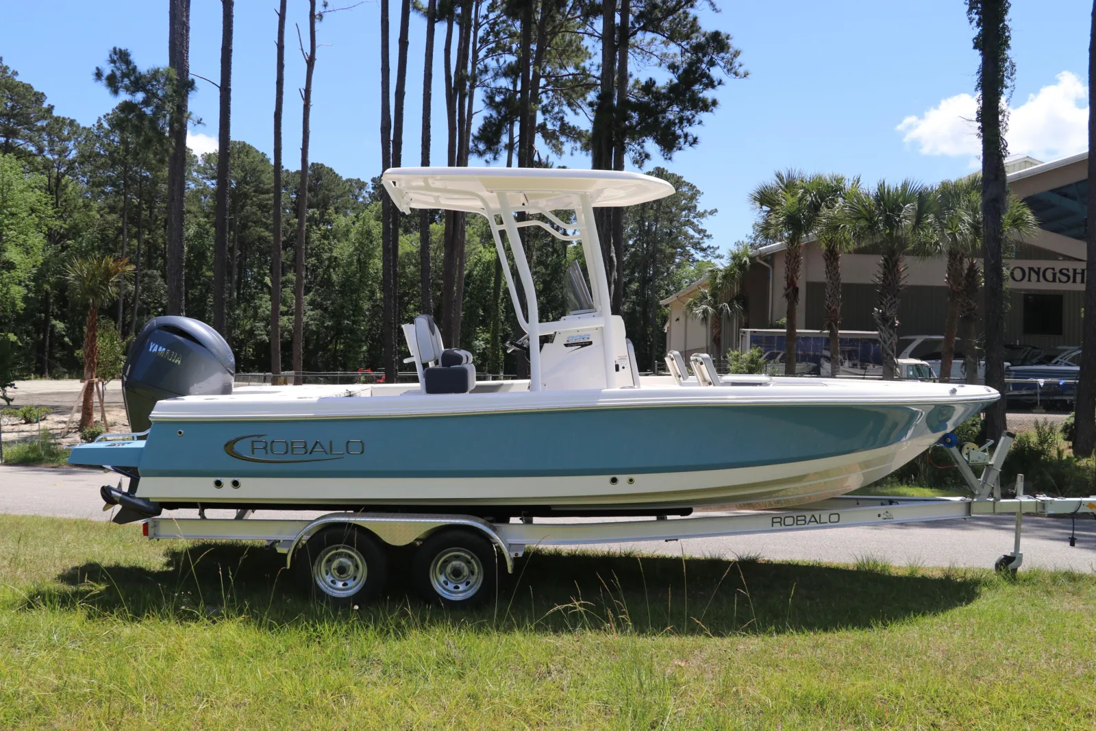 2026 Robalo 226 Cayman