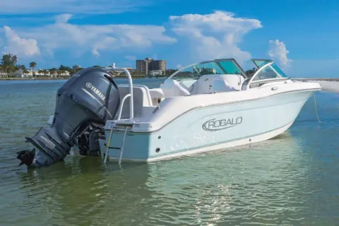 Photos of 2026 Robalo R207 Dual Console for sale in Bluffton, SC at Longshore Boats Bluffton