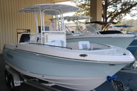 Photos of 2026 Robalo R202 Explorer for sale in Bluffton, SC at Longshore Boats Bluffton