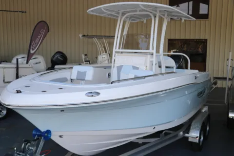Another view of 2026 Robalo R202 Explorer for sale in Bluffton, SC at Longshore Boats Bluffton
