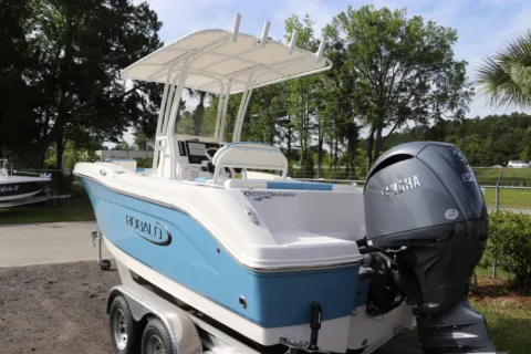 Photos of 2026 Robalo R202 Explorer for sale in Bluffton, SC at Longshore Boats Bluffton