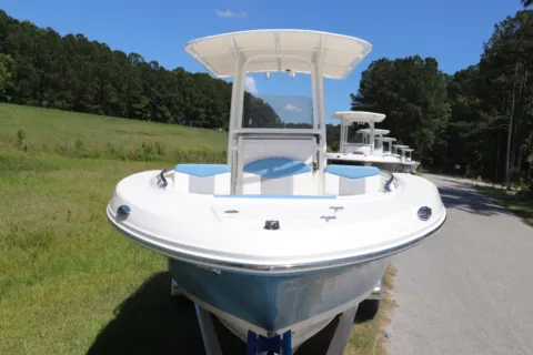 Another view of 2026 Robalo R202 Explorer for sale in Bluffton, SC at Longshore Boats Bluffton
