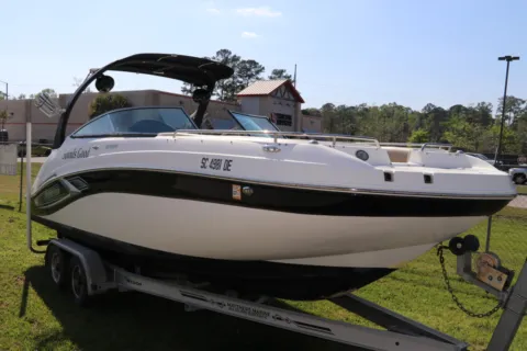 Photos of 2016 Hurricane SunDeck 2486 OB for sale in Bluffton, SC at Longshore Boats Bluffton