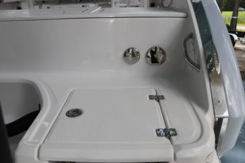 Photos of 2026 Robalo R232 Explorer for sale in Bluffton, SC at Longshore Boats Bluffton