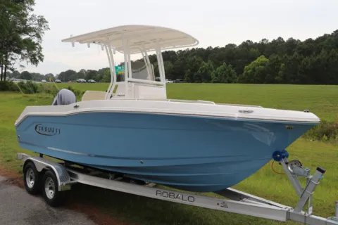Another view of 2026 Robalo R200 Center Console for sale in Bluffton, SC at Longshore Boats Bluffton