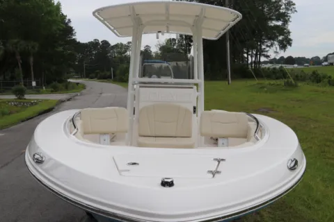 More photos of 2026 Robalo R200 Center Console at Longshore Boats Bluffton, SC