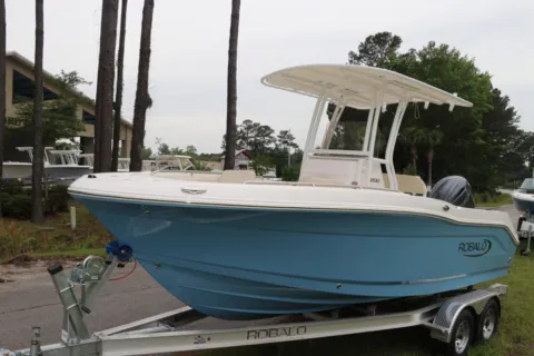 More photos of 2026 Robalo R200 Center Console at Longshore Boats Bluffton, SC