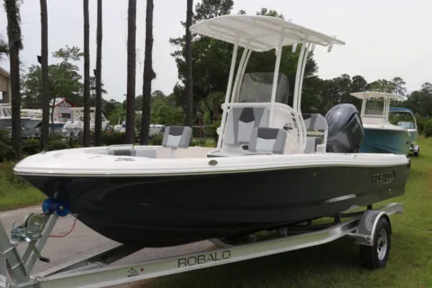 More photos of 2026 Robalo 206 Cayman at Longshore Boats Bluffton, SC