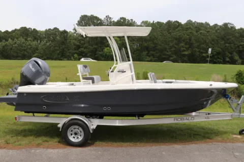 Photos of 2026 Robalo 206 Cayman for sale in Bluffton, SC at Longshore Boats Bluffton