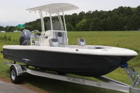 Photos of 2026 Robalo 206 Cayman for sale in Bluffton, SC at Longshore Boats Bluffton