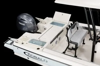 More photos of 2027 Robalo 226 Cayman at Longshore Boats Bluffton, SC