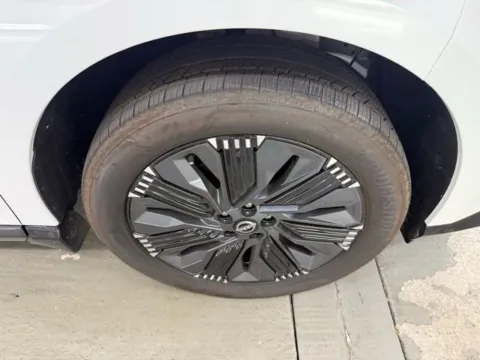 More photos of 2025 Nissan Murano Platinum at Woody Folsom Nissan of Baxley, GA