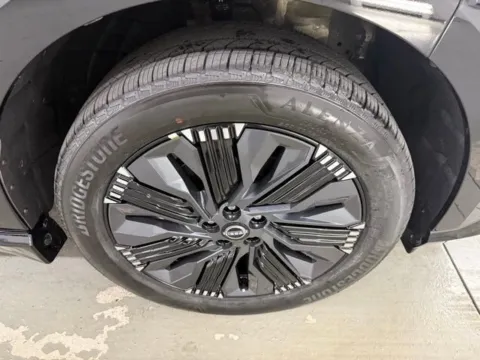 More photos of 2025 Nissan Murano Platinum at Woody Folsom Nissan of Baxley, GA