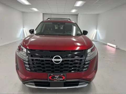 Photos of 2026 Nissan Pathfinder Platinum for sale in Baxley, GA at Woody Folsom Nissan of Baxley