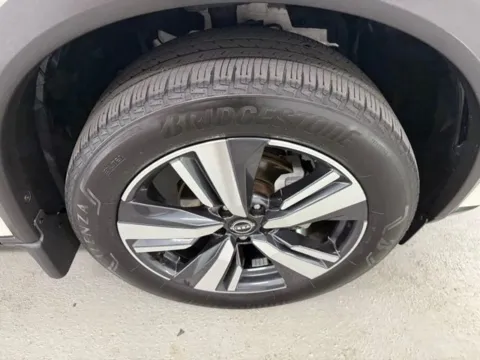 More photos of 2023 Nissan Rogue SL at Woody Folsom Nissan of Baxley, GA