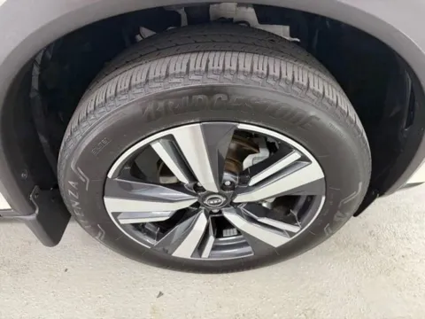 More photos of 2023 Nissan Rogue SL at Woody Folsom Nissan of Baxley, GA