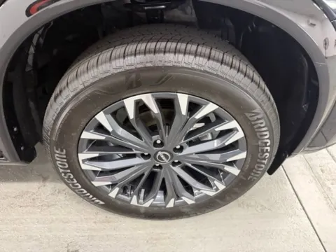 More photos of 2026 Nissan Rogue Platinum at Woody Folsom Nissan of Baxley, GA