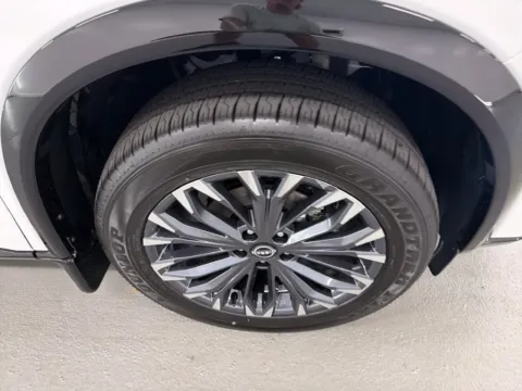 More photos of 2026 Nissan Rogue Platinum at Woody Folsom Nissan of Baxley, GA