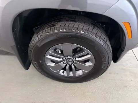 More photos of 2027 Nissan Frontier SV at Woody Folsom Nissan of Baxley, GA