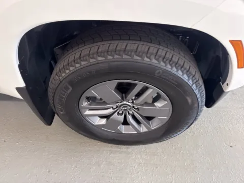 More photos of 2027 Nissan Frontier SV at Woody Folsom Nissan of Baxley, GA
